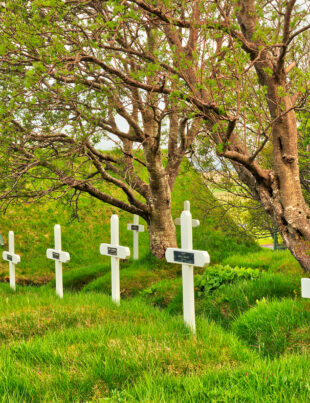 Ressuscite. Tu peux choisir pour quelle raison vivre apres la vie. Le cimetiere n'est pas la derniere demeure.Lacroixmavie.com.Choisit pour Christ. FQA/La mort de Christ